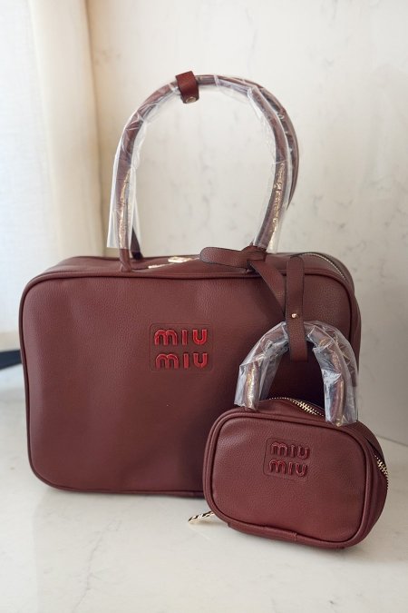 شنطة - MIU MIU / مرفقة مع شنطة صغيرة - تركي المنشآ 